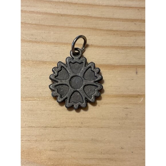 Vintage Pewter Flower Pendant Charm For Jewelry Making - Picture 3 of 3